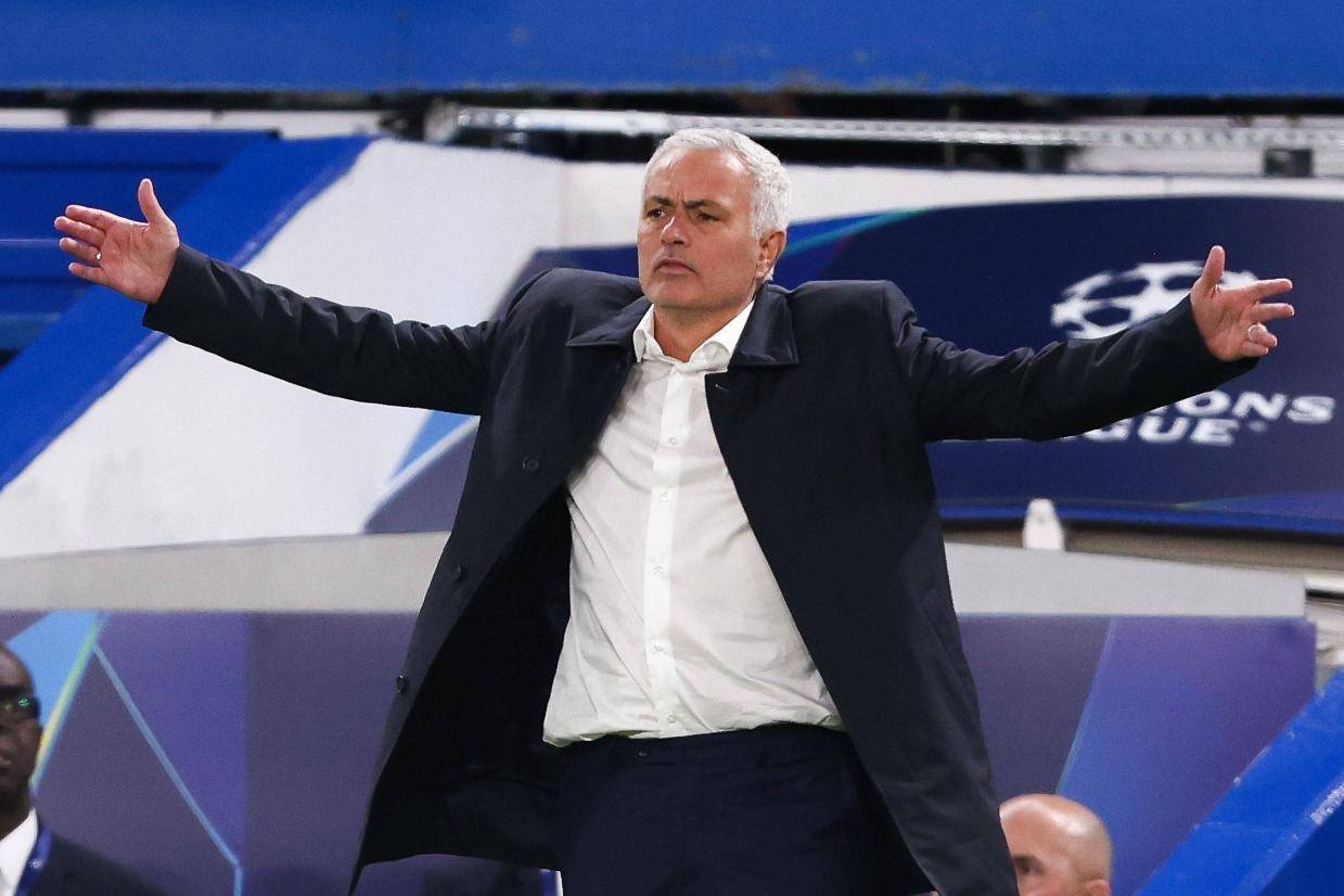 墙倒众人推！欧冠惨败0-3：穆里尼奥从世界级到小区级，葡媒围剿